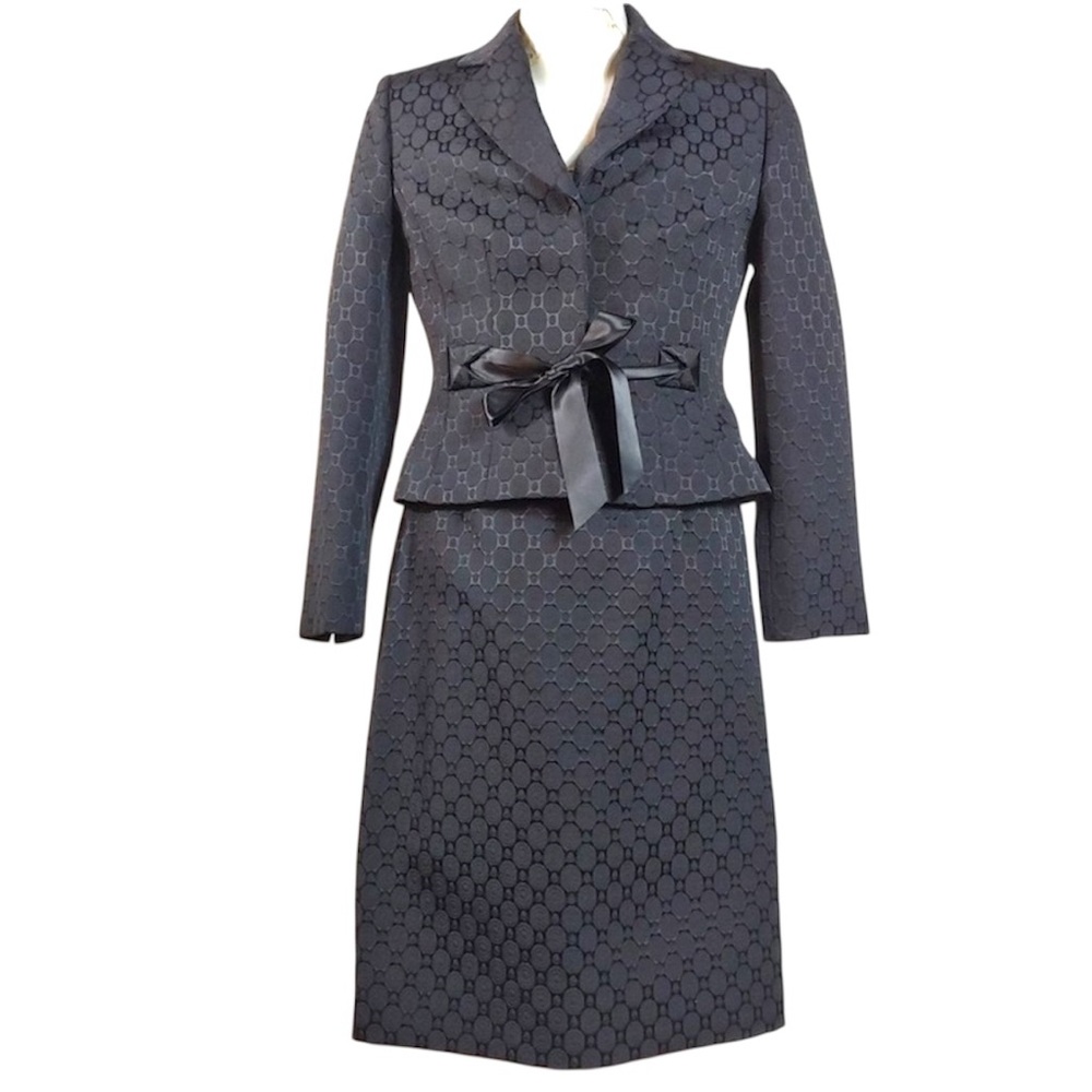 Excellent Condition Tahari Skirt Suit Black Size 8